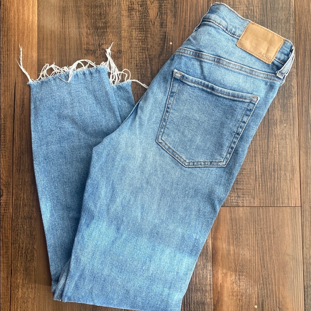 Aeropostale Women's Straight mom  Leg Jeans - Medium Blue